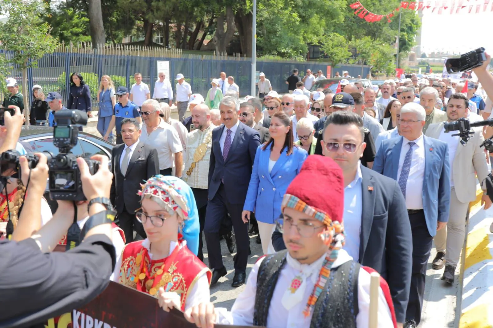665 YILLIK EFSANE: KIRKPINAR YAĞLI GÜREŞLERİ’İNDE AĞA KARŞILAMA TÖRENİ GERÇEKLEŞTİRİLDİ galeri görseli